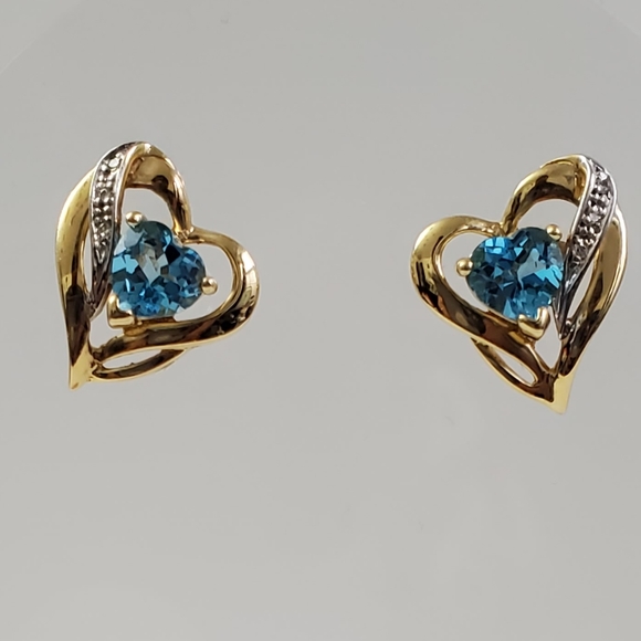 Watch Video / 14K Gold Heart Diamond Earrings / December Born. - Picture 1 of 16